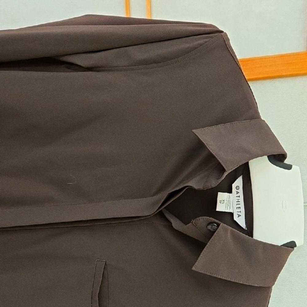 Athleta Urbanite Button Down Breathable Dark Brown Collared Shirt XSmall